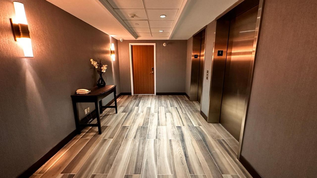 And Hotel 2*