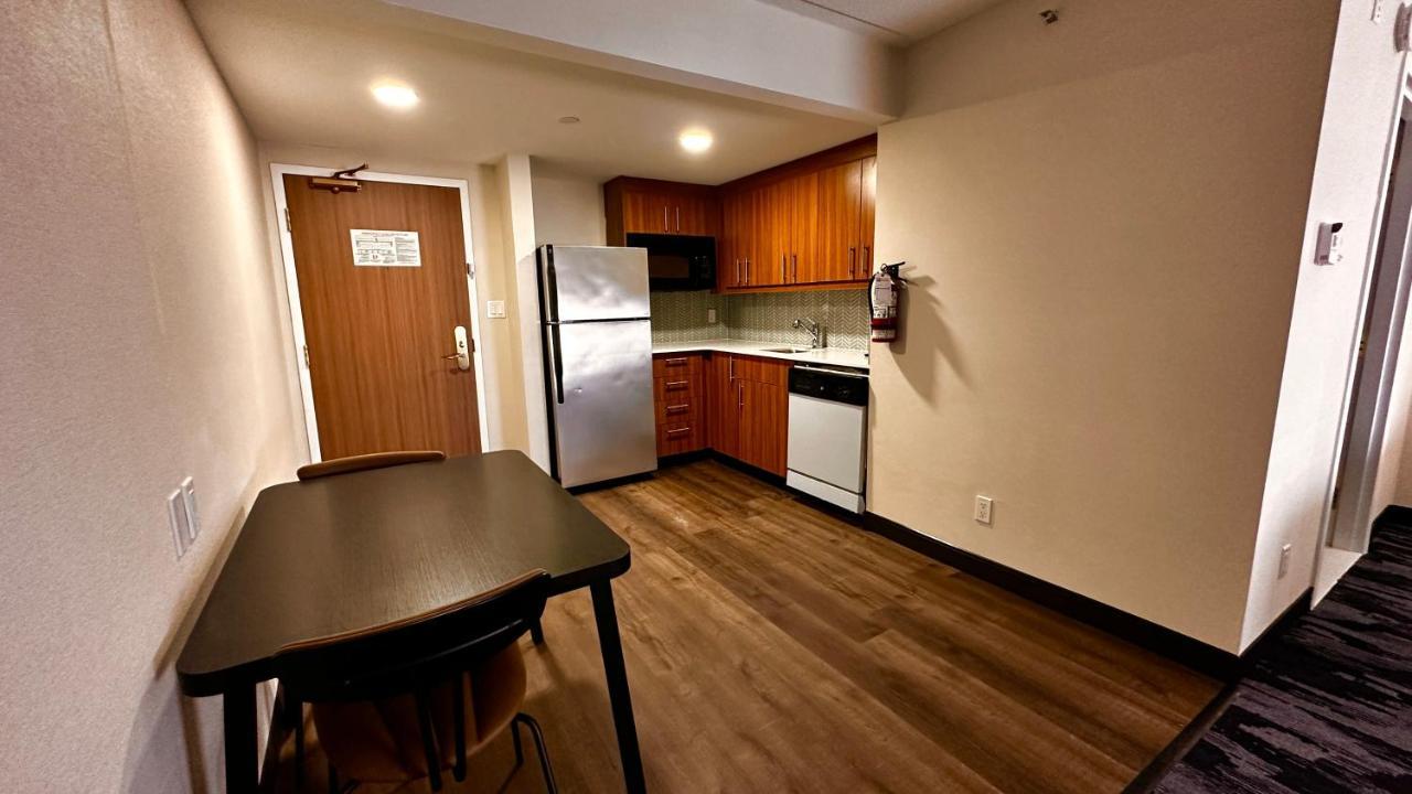 And Hotel 2*
